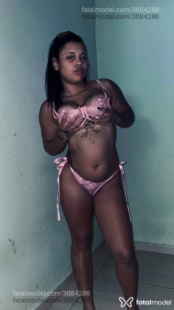 Acompanhante mulher morena (o) de olhos pretos - Viviih