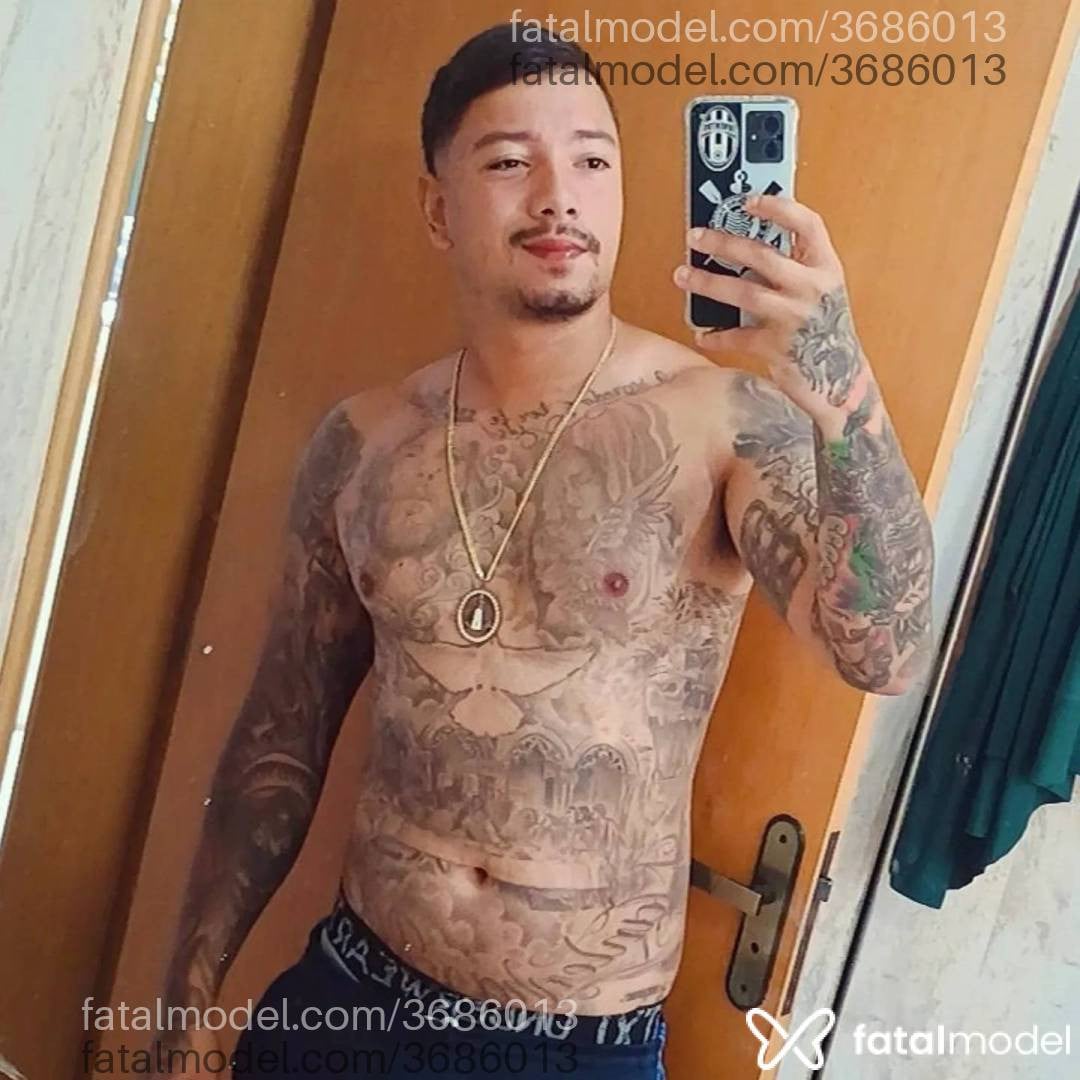 Acompanhante homem com cabelo castanho de olhos pretos - Pereirão