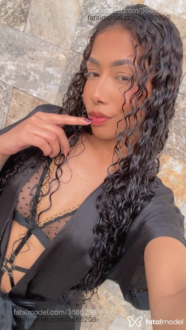 Acompanhante mulher morena (o) de olhos castanhos - Ayllah