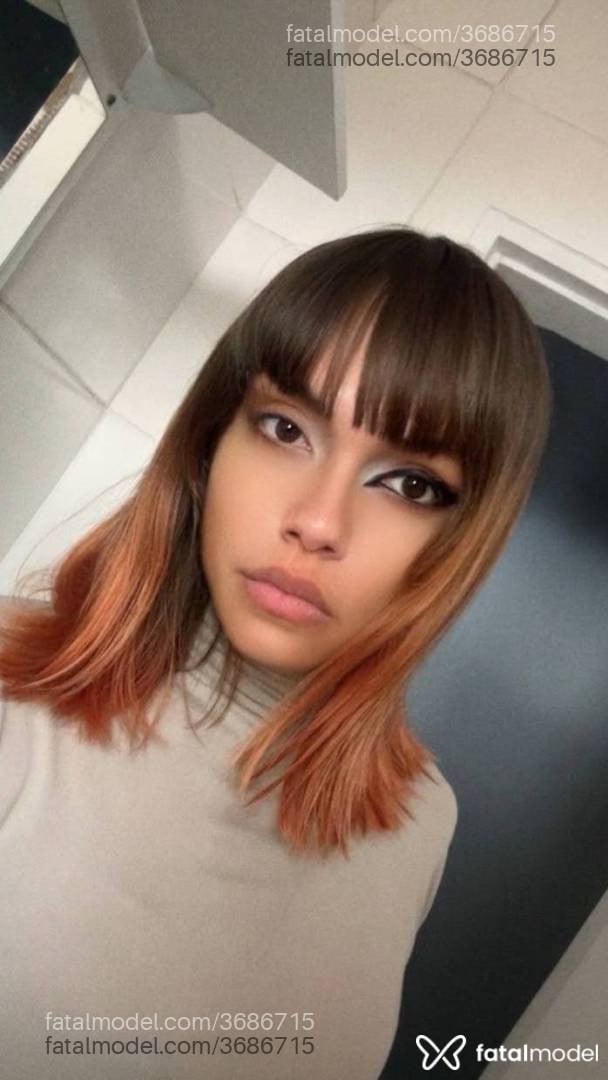 Acompanhante mulher trans com cabelo castanho de olhos castanhos - Howariyouu