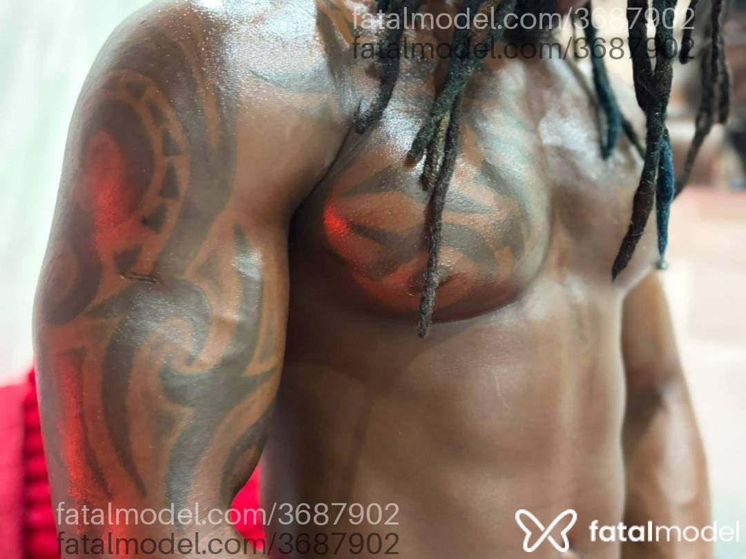Acompanhante homem morena (o) de olhos pretos - Preto Tchuco