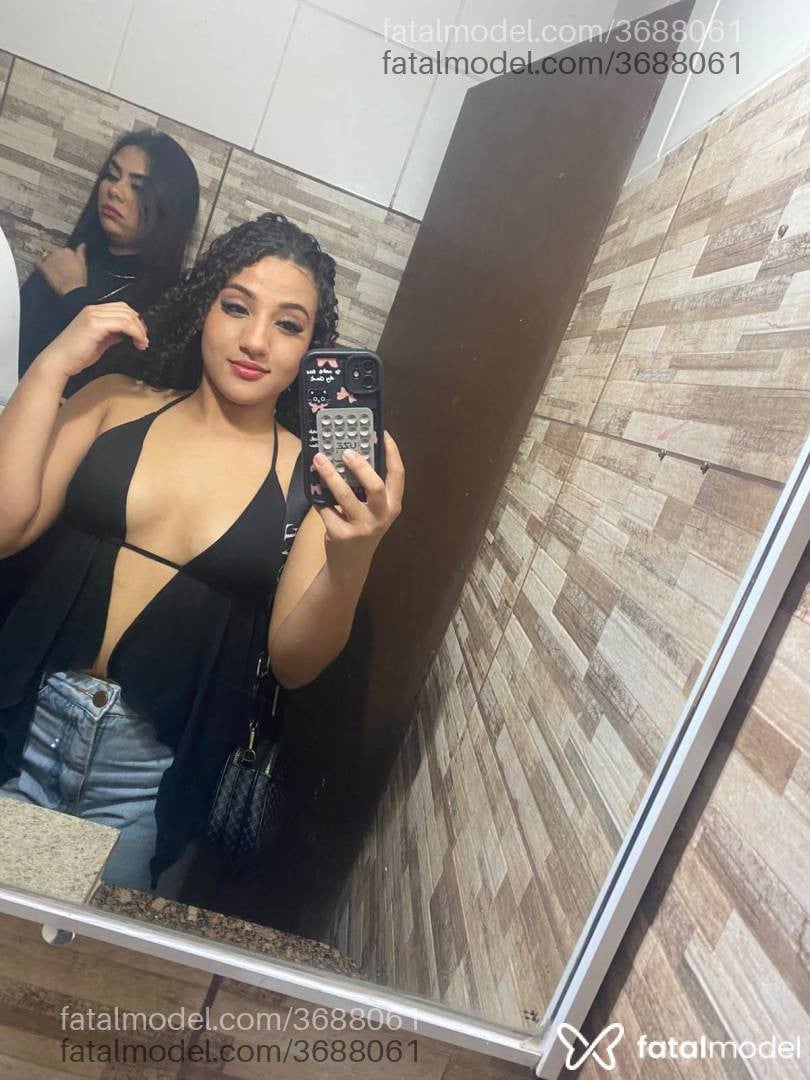 Acompanhante mulher morena (o) de olhos castanhos - Larissa Araujo