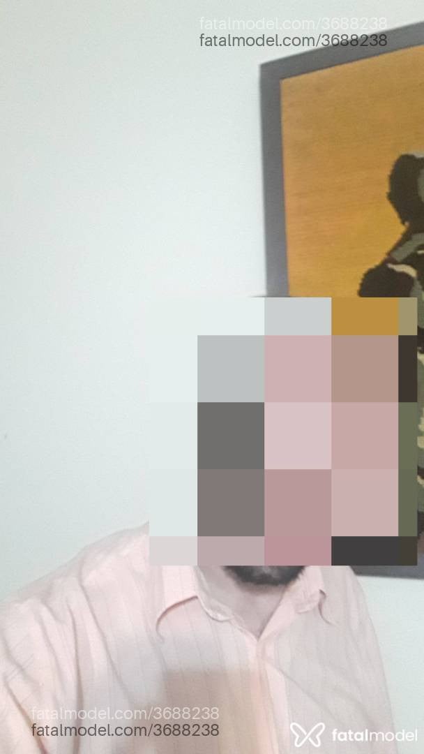 Acompanhante homem sem cabelo de olhos castanhos - Cláudio Santos