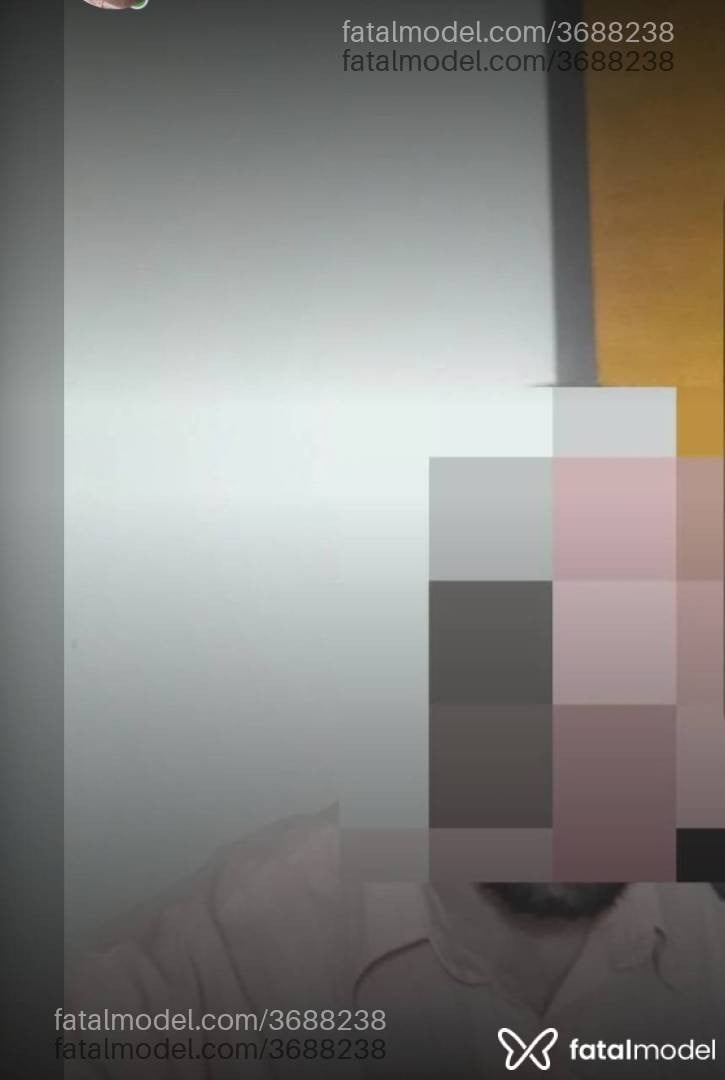 Acompanhante homem sem cabelo de olhos castanhos - Cláudio Santos