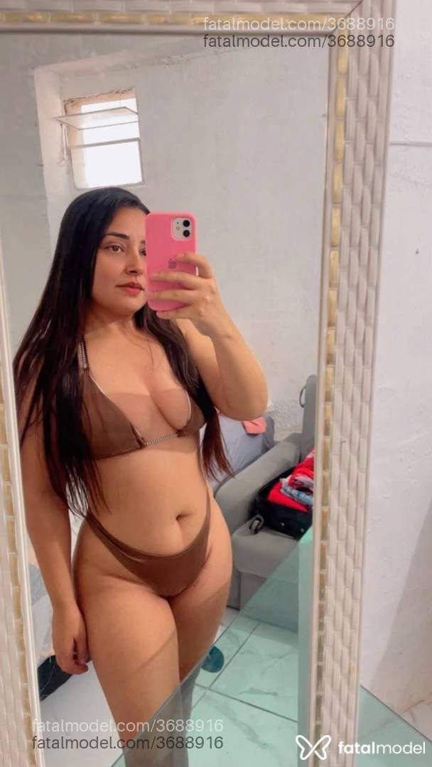 Acompanhante mulher morena (o) de olhos pretos - Maitê Fernandes