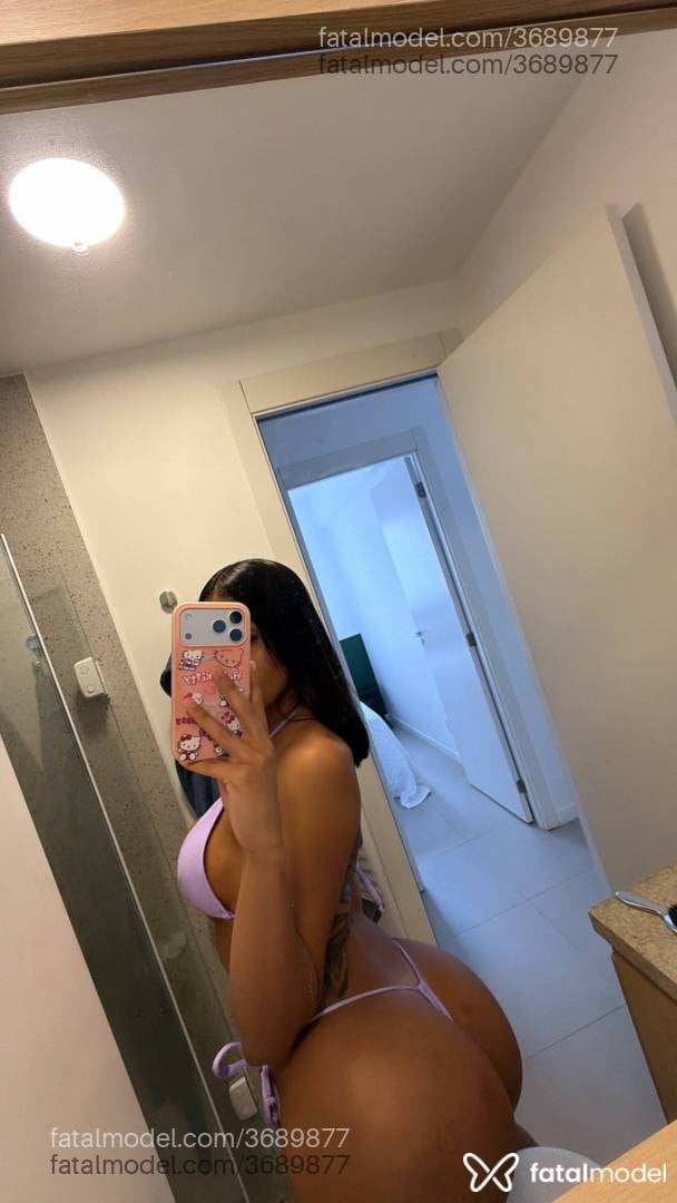Acompanhante mulher trans morena (o) de olhos castanhos - Isadora Melo