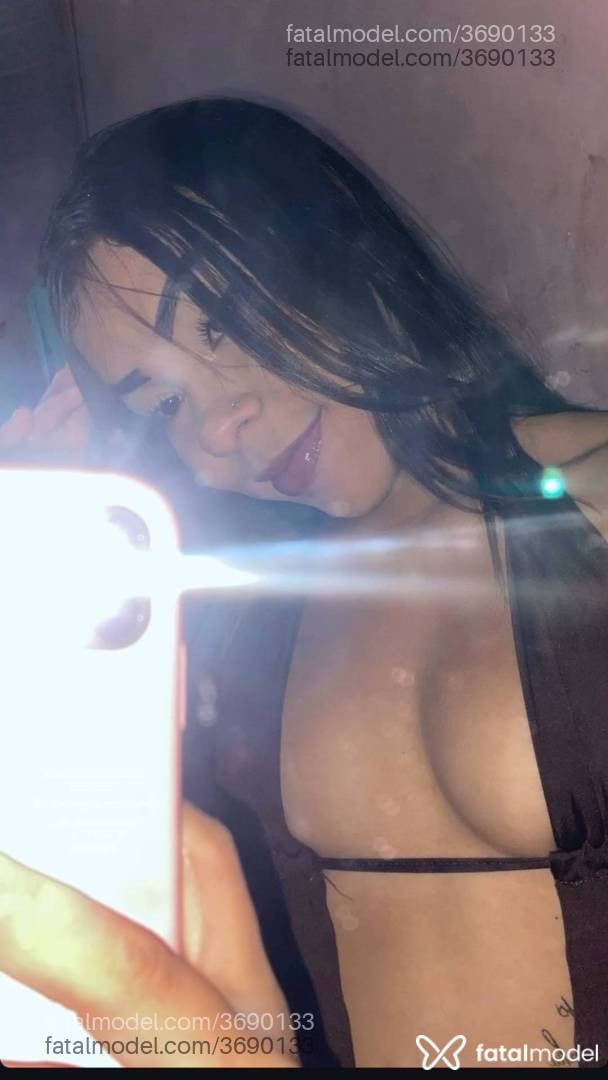 Acompanhante mulher com cabelo castanho de olhos castanhos - Isabelly