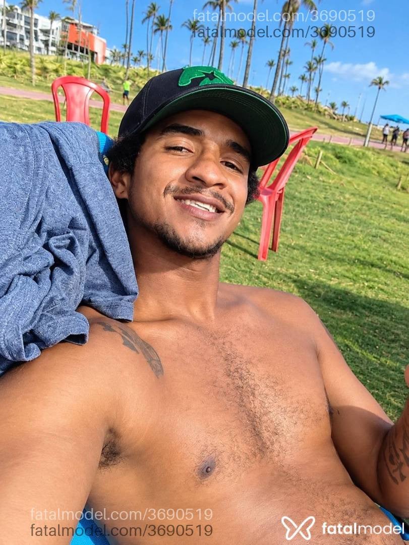 Acompanhante homem morena (o) de olhos pretos - Oxentetyller
