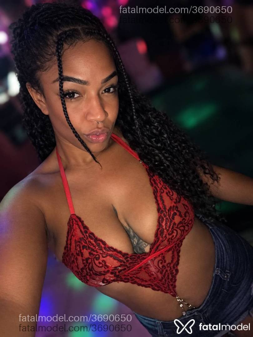 Acompanhante mulher morena (o) de olhos castanhos - Talita