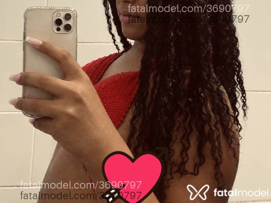 Acompanhante mulher trans morena (o) de olhos castanhos - Alice