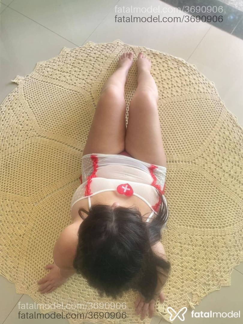 Acompanhante mulher com cabelo castanho de olhos castanhos - Aurora Correia