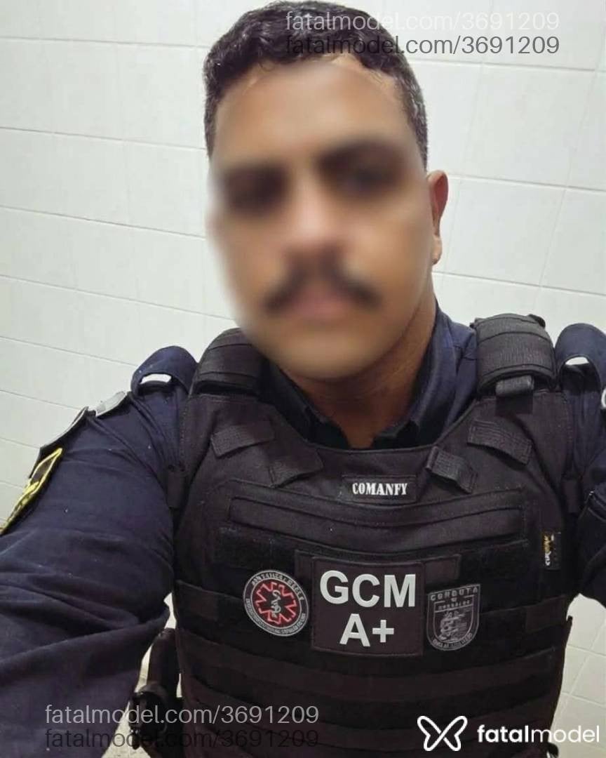 Acompanhante homem com cabelo castanho de olhos castanhos - Bigbear