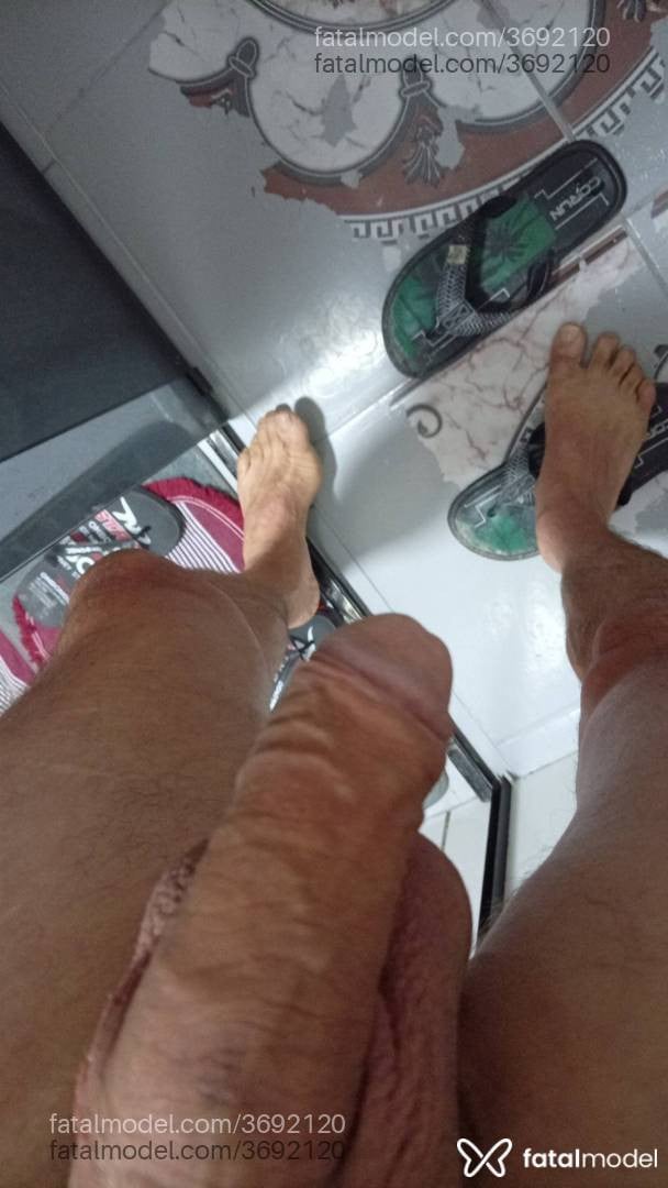 Acompanhante homem com cabelo castanho de olhos verdes - Kerpes