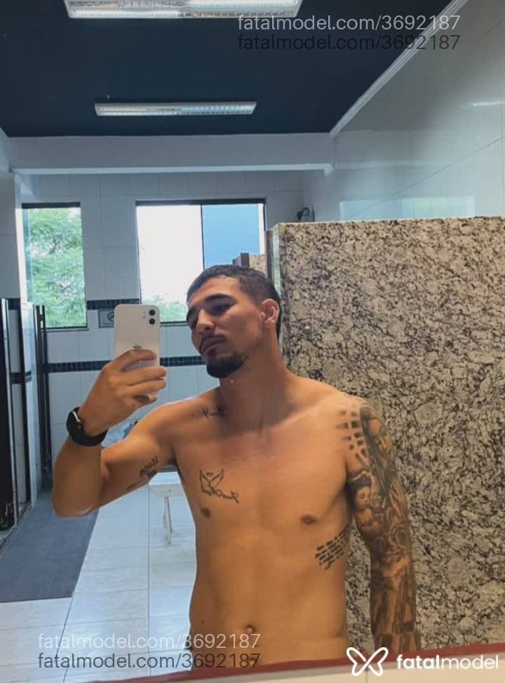 Acompanhante homem com cabelo castanho de olhos pretos - Andres