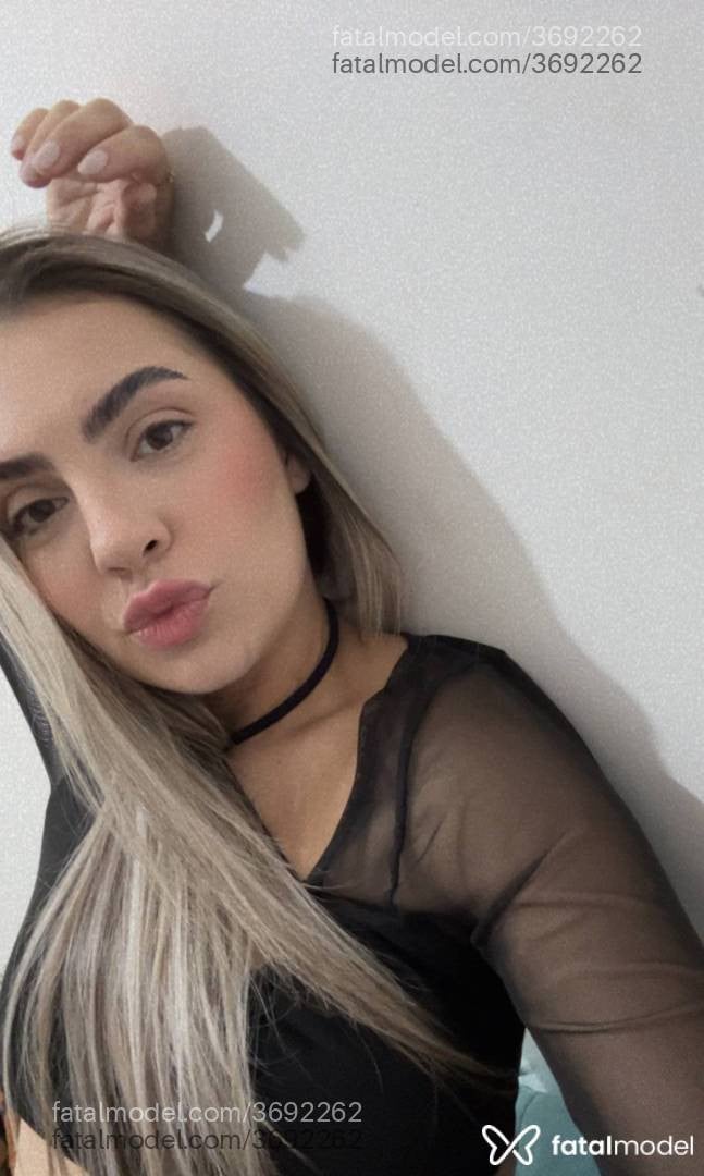 Acompanhante mulher loira (o) de olhos castanhos - Julinha