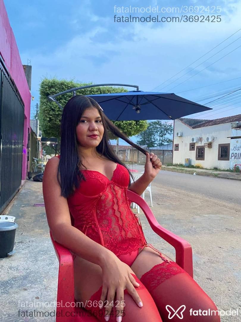 Acompanhante mulher com cabelo castanho de olhos castanhos - Ana Helena