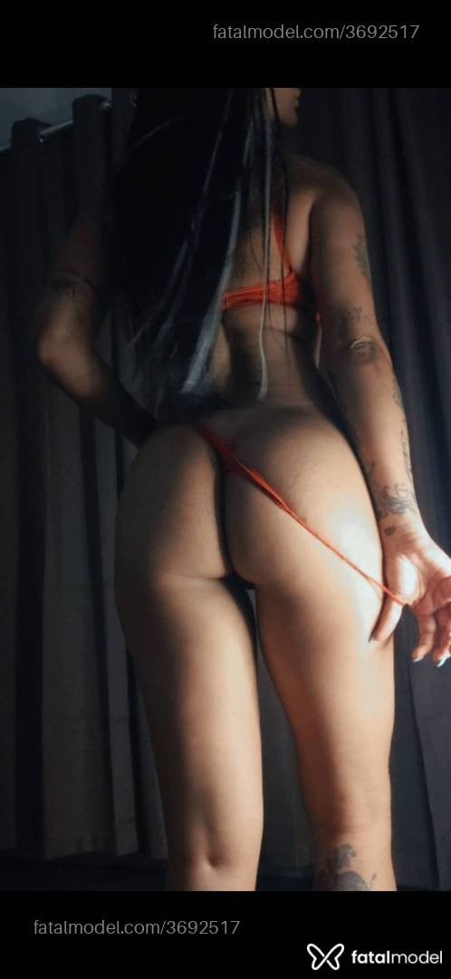 Acompanhante mulher morena (o) de olhos azuis - Sarah