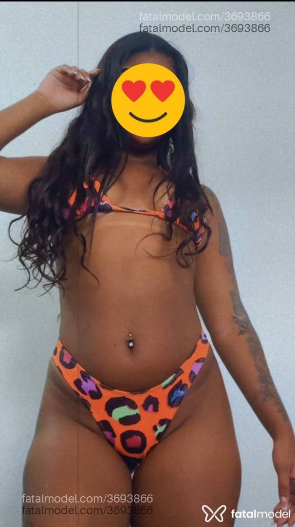Acompanhante mulher morena (o) de olhos mel - Larissa