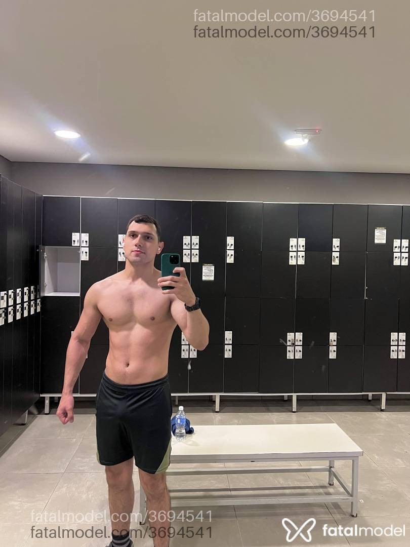 Acompanhante homem com cabelo castanho de olhos castanhos - Luan Muller