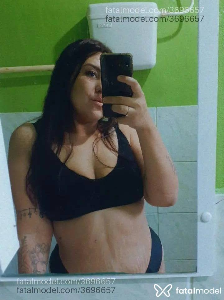 Acompanhante mulher com cabelo castanho de olhos pretos - Laura Sampaio