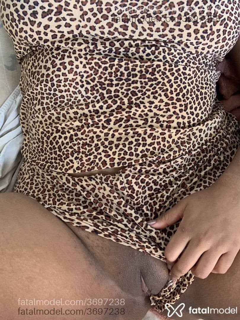 Acompanhante mulher morena (o) de olhos pretos - Sabrina