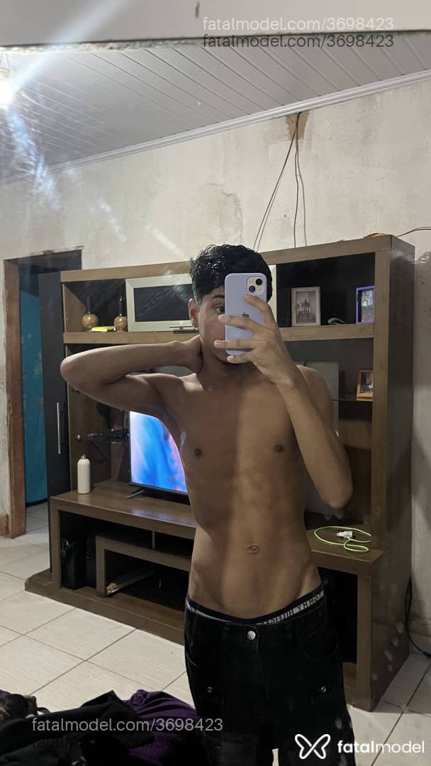 Acompanhante homem com cabelo castanho de olhos mel - Dan Dan