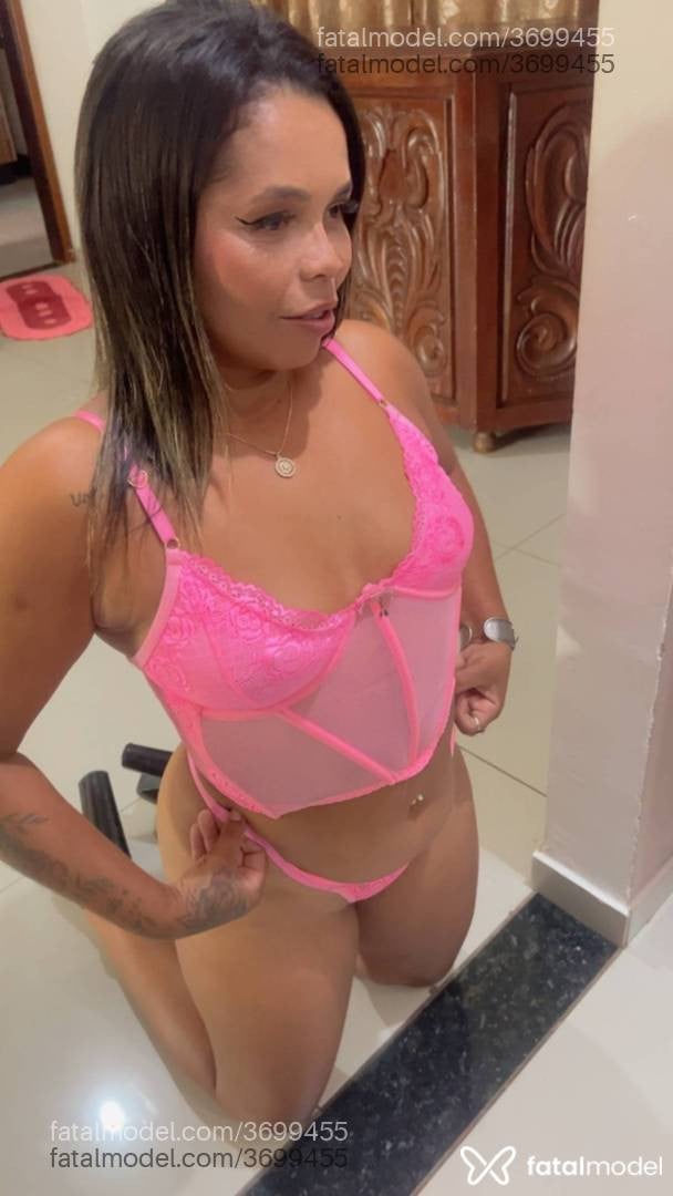 Acompanhante mulher loira (o) de olhos castanhos - Mary Santos