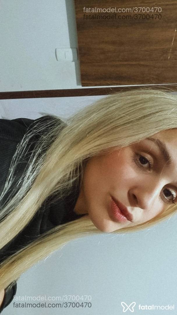 Acompanhante mulher loira (o) de olhos castanhos - Luany