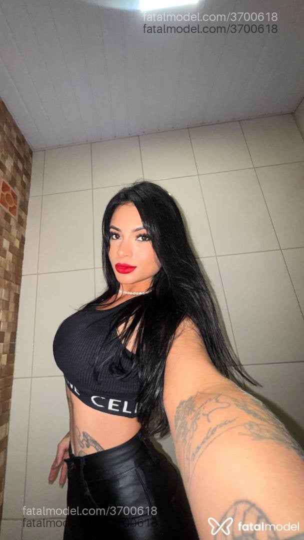 Acompanhante mulher morena (o) de olhos castanhos - Leona