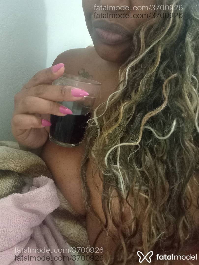 Acompanhante mulher morena (o) de olhos castanhos - Pérola