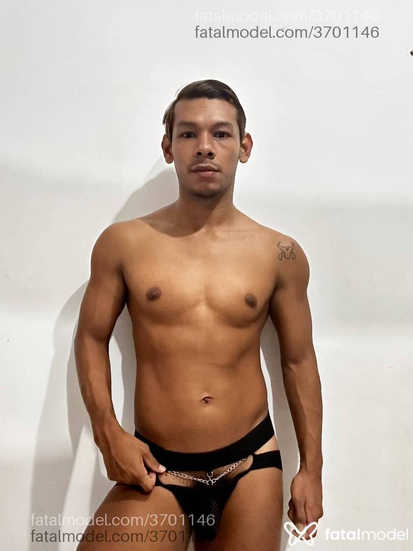 Acompanhante homem com cabelo castanho de olhos pretos - Darli