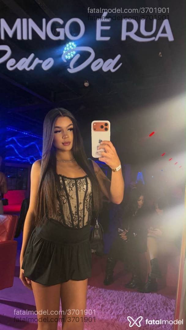 Acompanhante mulher com cabelo castanho de olhos castanhos - Valentina Vellune