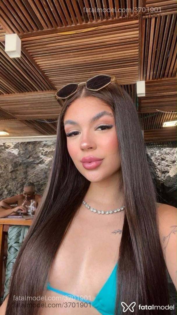 Acompanhante mulher com cabelo castanho de olhos castanhos - Valentina Vellune