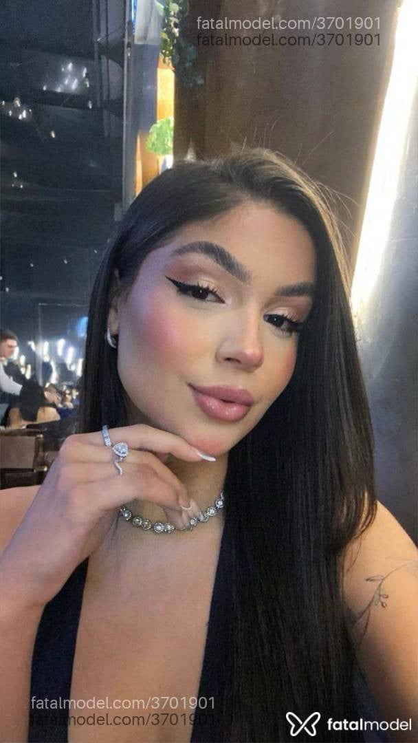 Acompanhante mulher com cabelo castanho de olhos castanhos - Valentina Vellune
