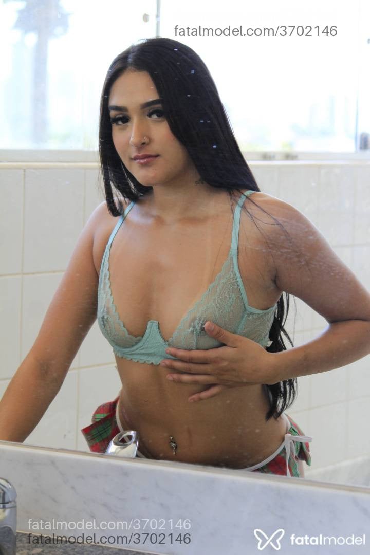 Acompanhante mulher morena (o) de olhos pretos - Leticia