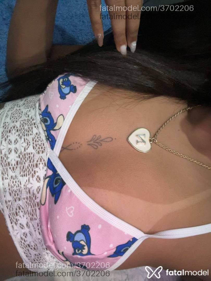 Acompanhante mulher morena (o) de olhos pretos - Valentina Ferrari