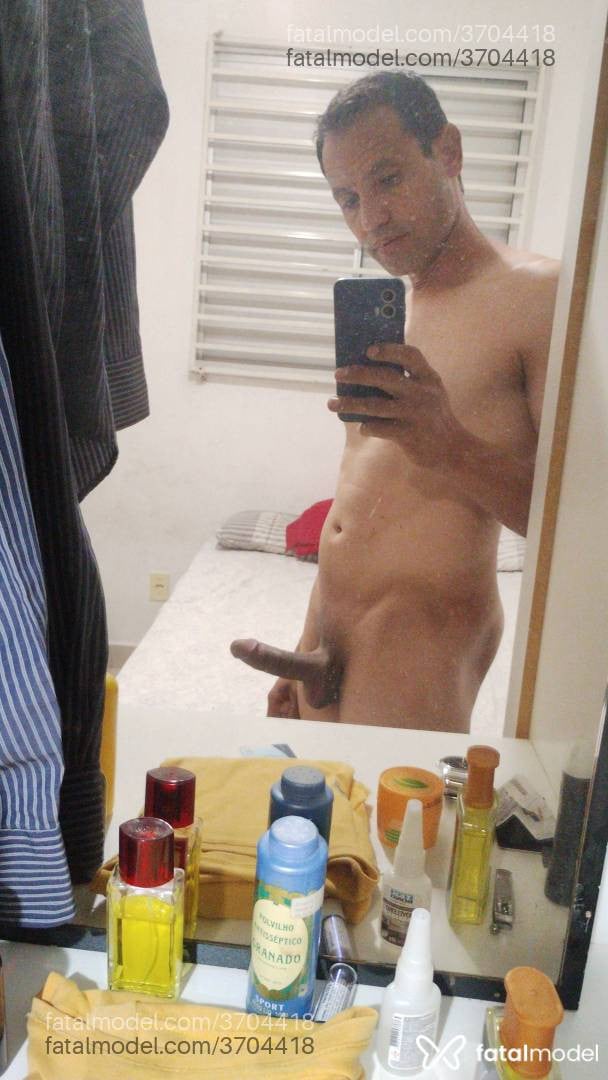 Acompanhante homem com cabelo castanho de olhos castanhos - Diego Borges