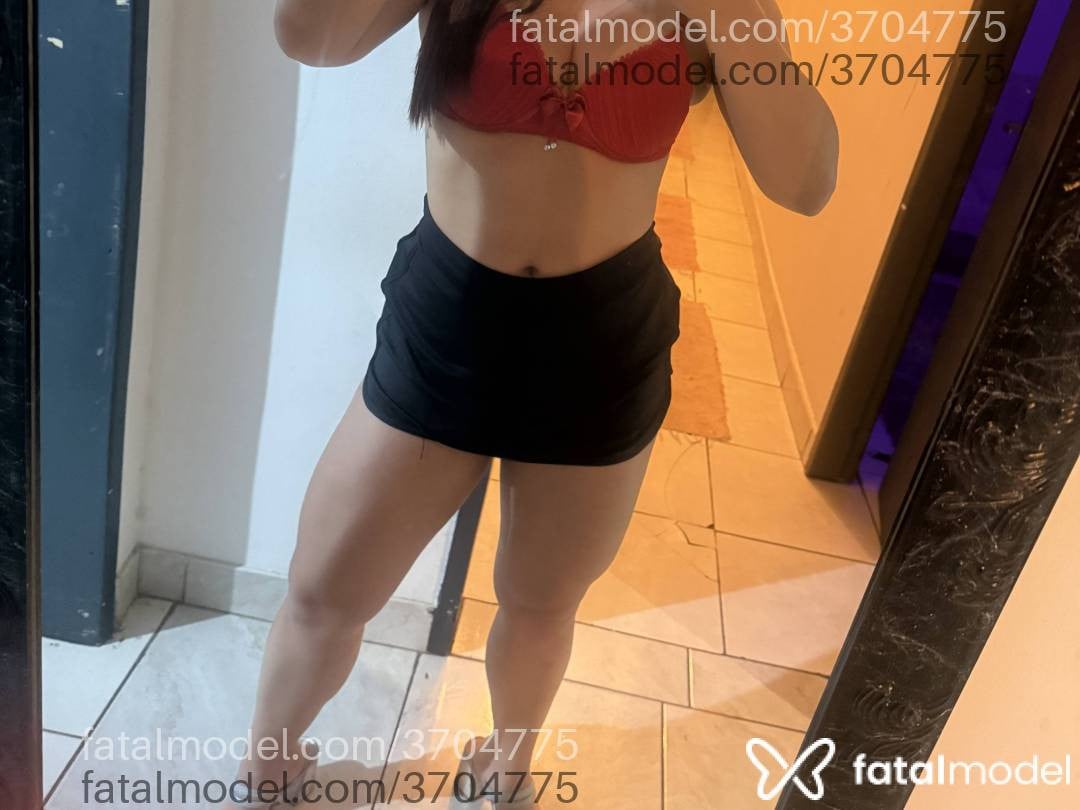 Acompanhante mulher morena (o) de olhos castanhos - Pantera