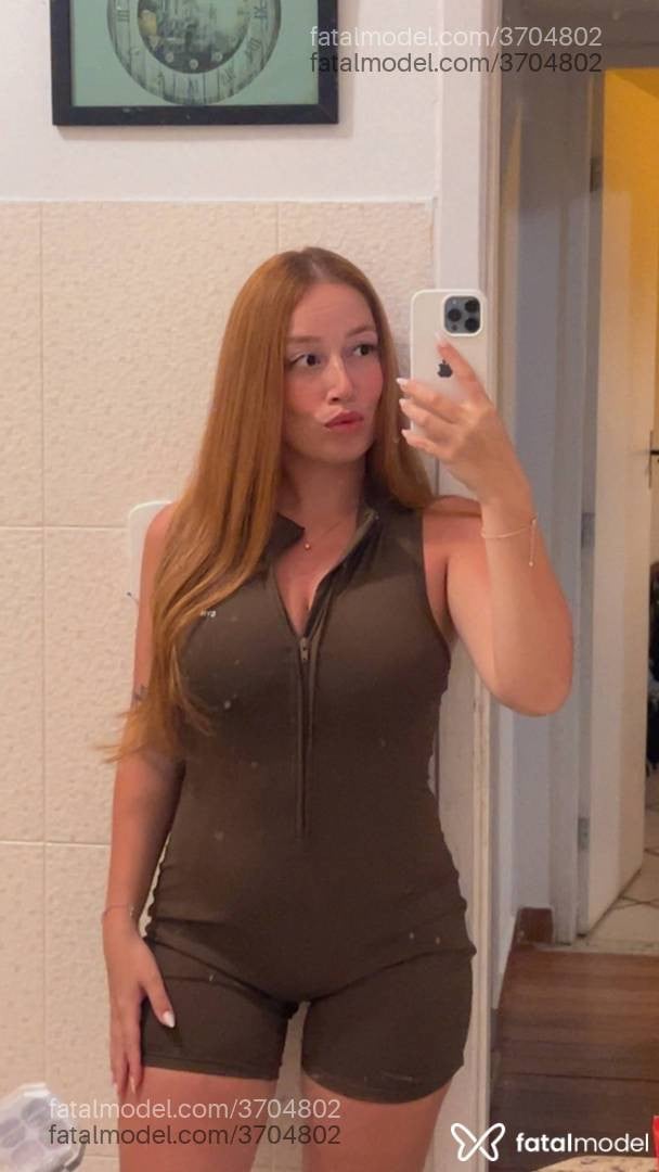 Acompanhante mulher ruiva (o) de olhos castanhos - Bia Moretti
