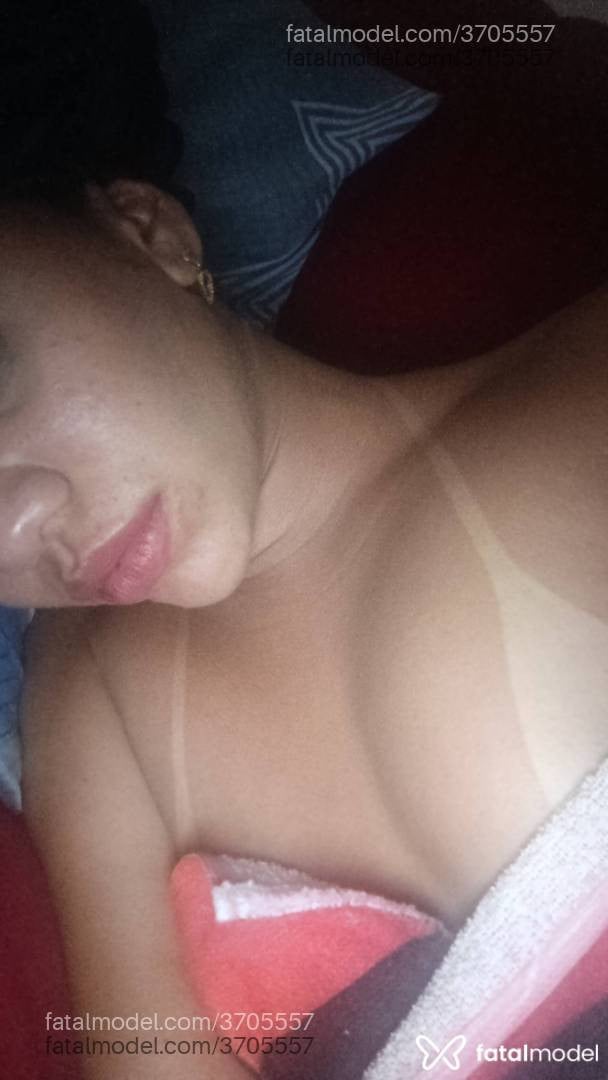 Acompanhante mulher morena (o) de olhos pretos - Rafaela