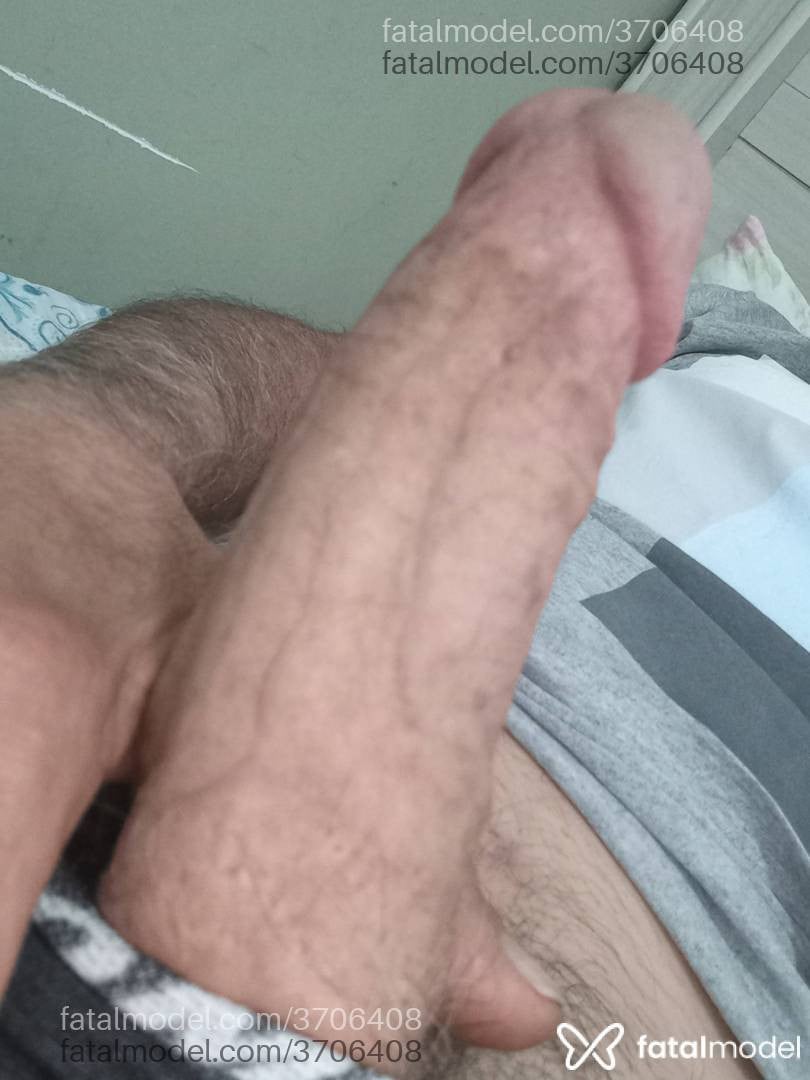 Acompanhante homem com cabelo grisalho de olhos verdes - Xapador