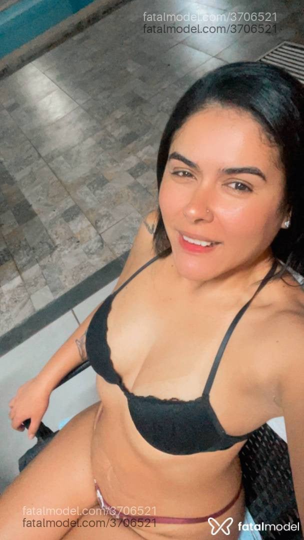 Acompanhante mulher com cabelo castanho de olhos castanhos - Livia
