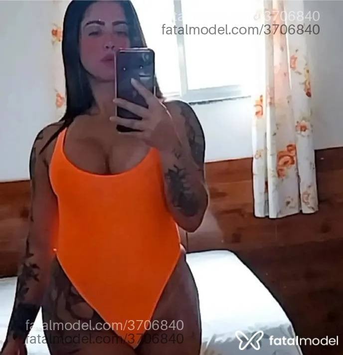 Acompanhante mulher morena (o) de olhos pretos - Isadora