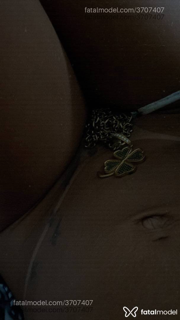 Acompanhante mulher morena (o) de olhos pretos - Jully
