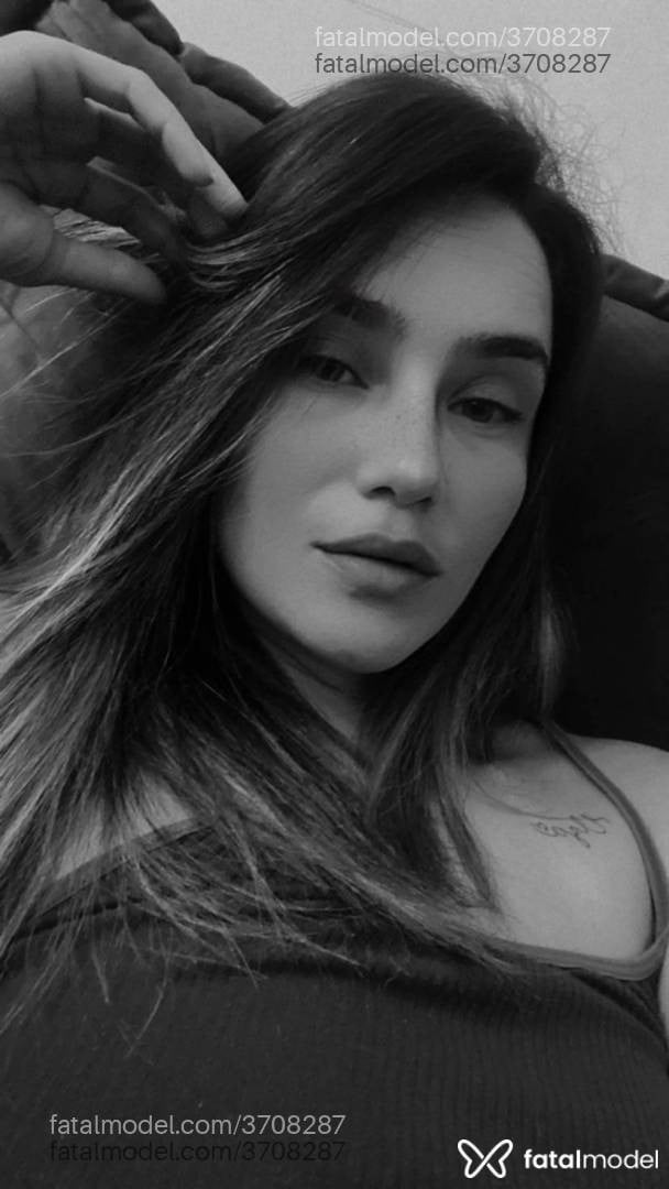 Acompanhante mulher loira (o) de olhos verdes - Carolina