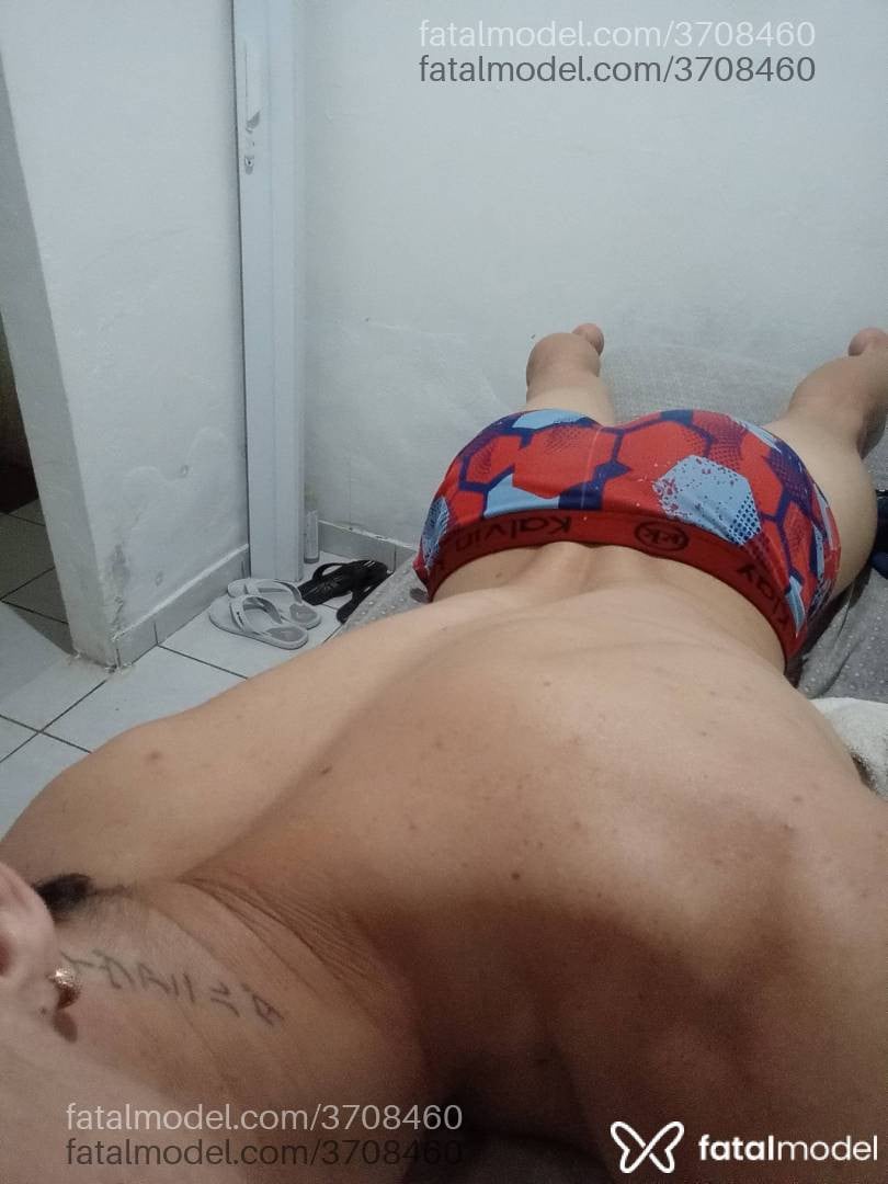 Acompanhante homem com cabelo castanho de olhos mel - Vulgo Rasta