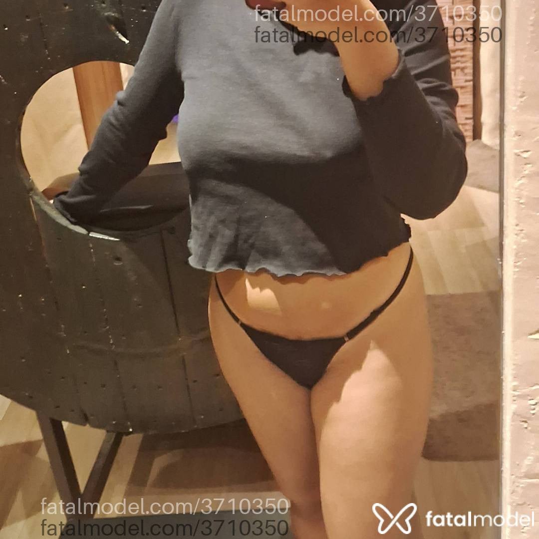 Acompanhante mulher com cabelo castanho de olhos castanhos - Larissa