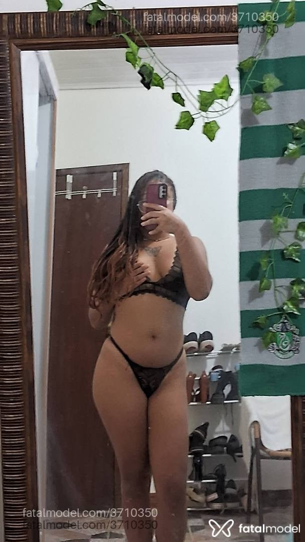 Acompanhante mulher com cabelo castanho de olhos castanhos - Larissa