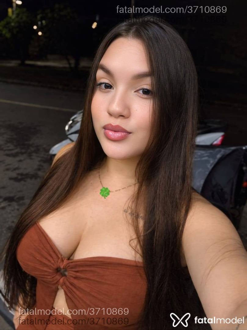 Acompanhante mulher com cabelo castanho de olhos castanhos - Isadora Andrade