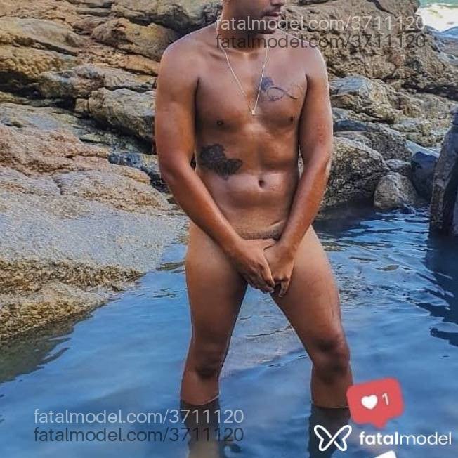 Acompanhante homem com cabelo castanho de olhos pretos - Johncarioca